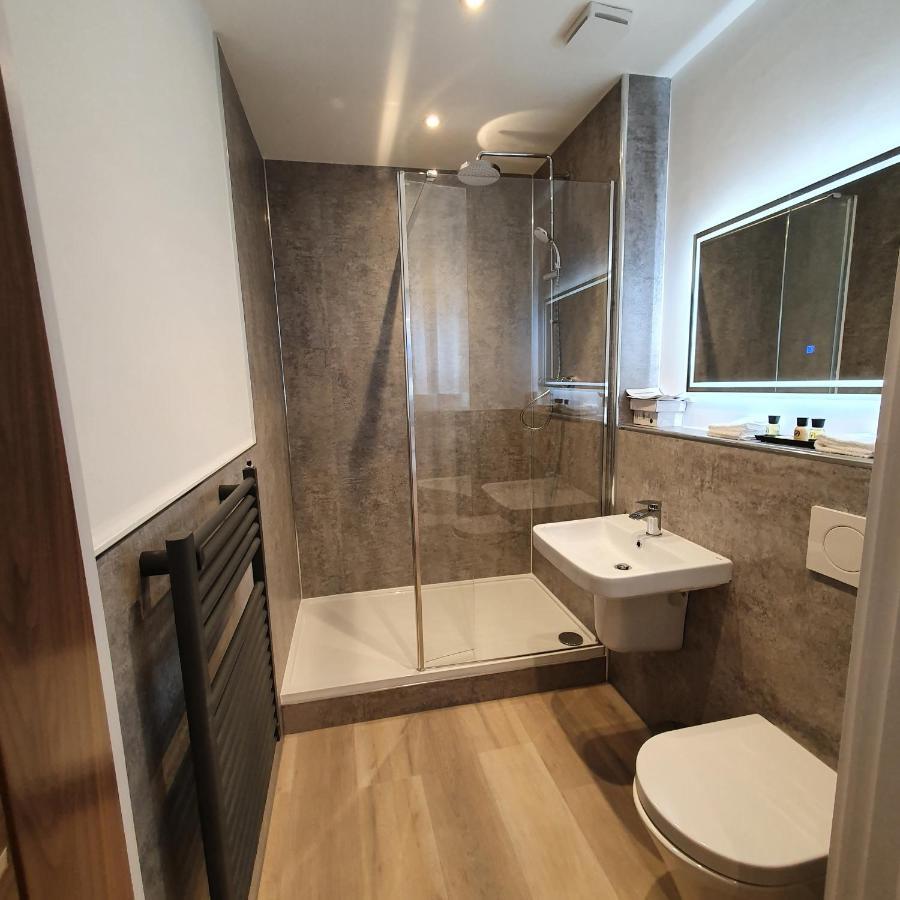 Central Penthouse With Hot Tub & Views 24 Cheltenham Exterior photo