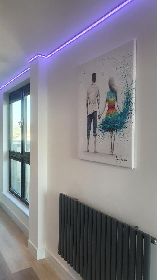 Central Penthouse With Hot Tub & Views 24 Cheltenham Exterior photo