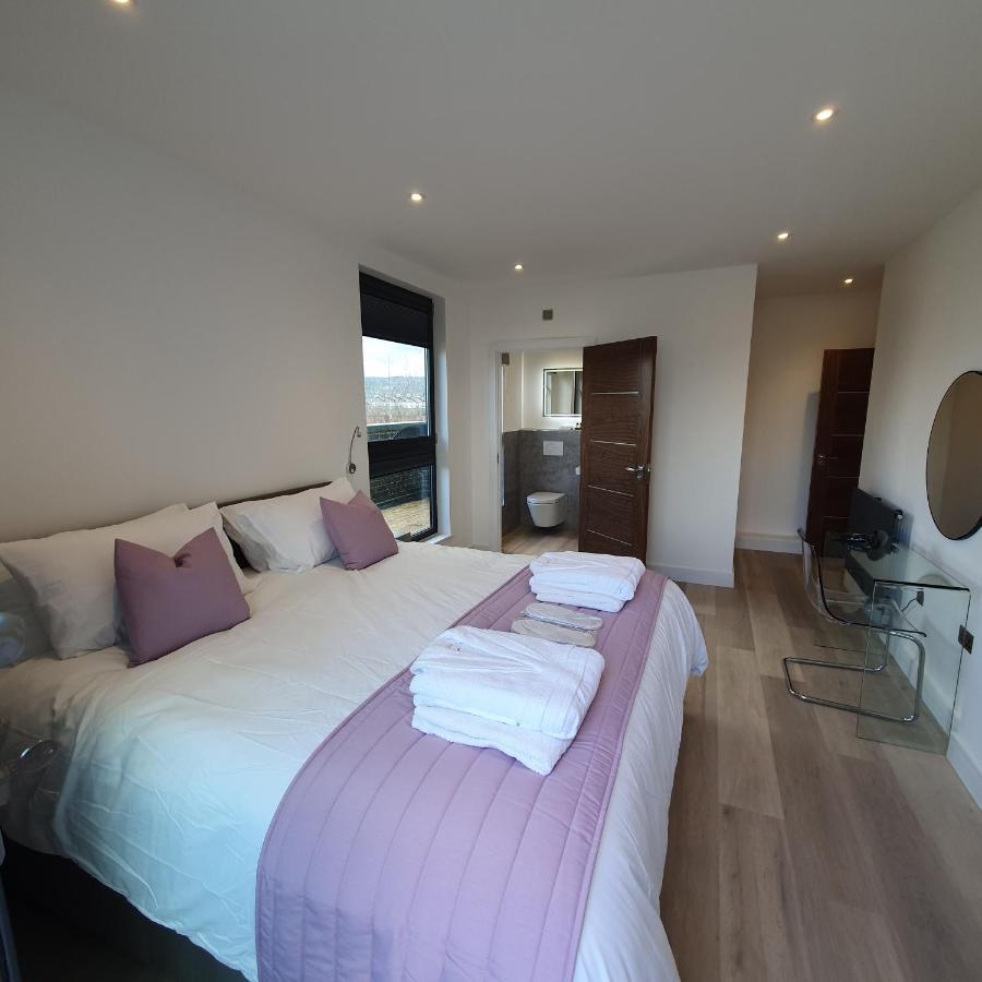 Central Penthouse With Hot Tub & Views 24 Cheltenham Exterior photo