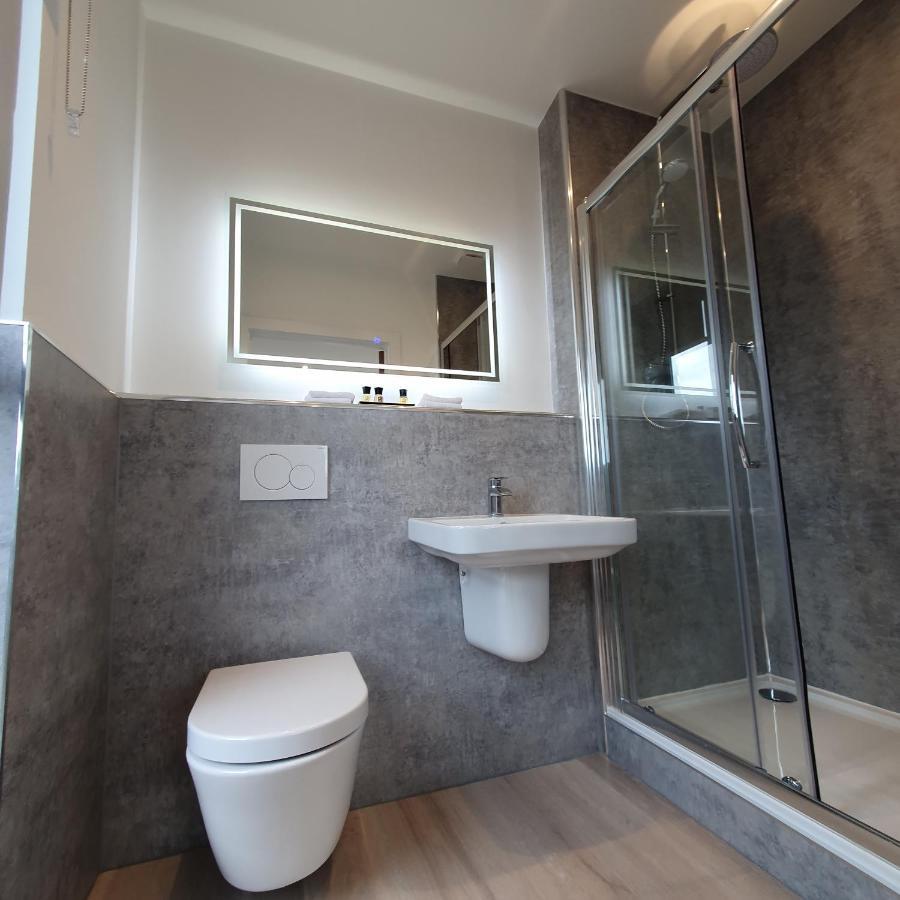 Central Penthouse With Hot Tub & Views 24 Cheltenham Exterior photo