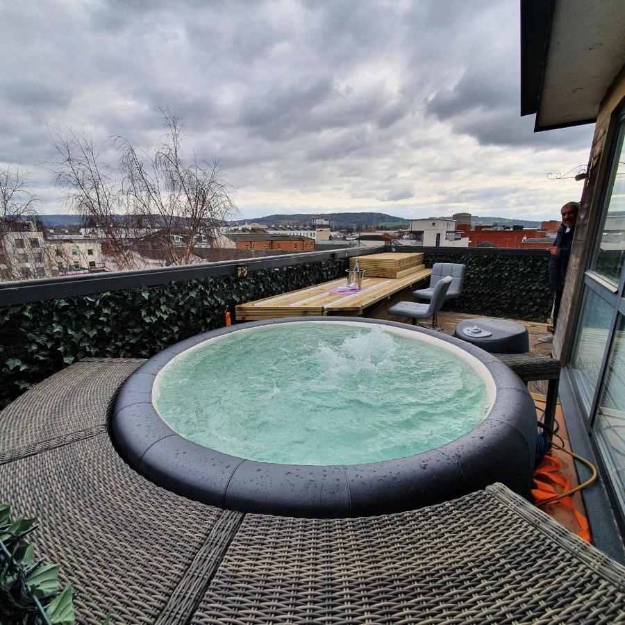 Central Penthouse With Hot Tub & Views 24 Cheltenham Exterior photo
