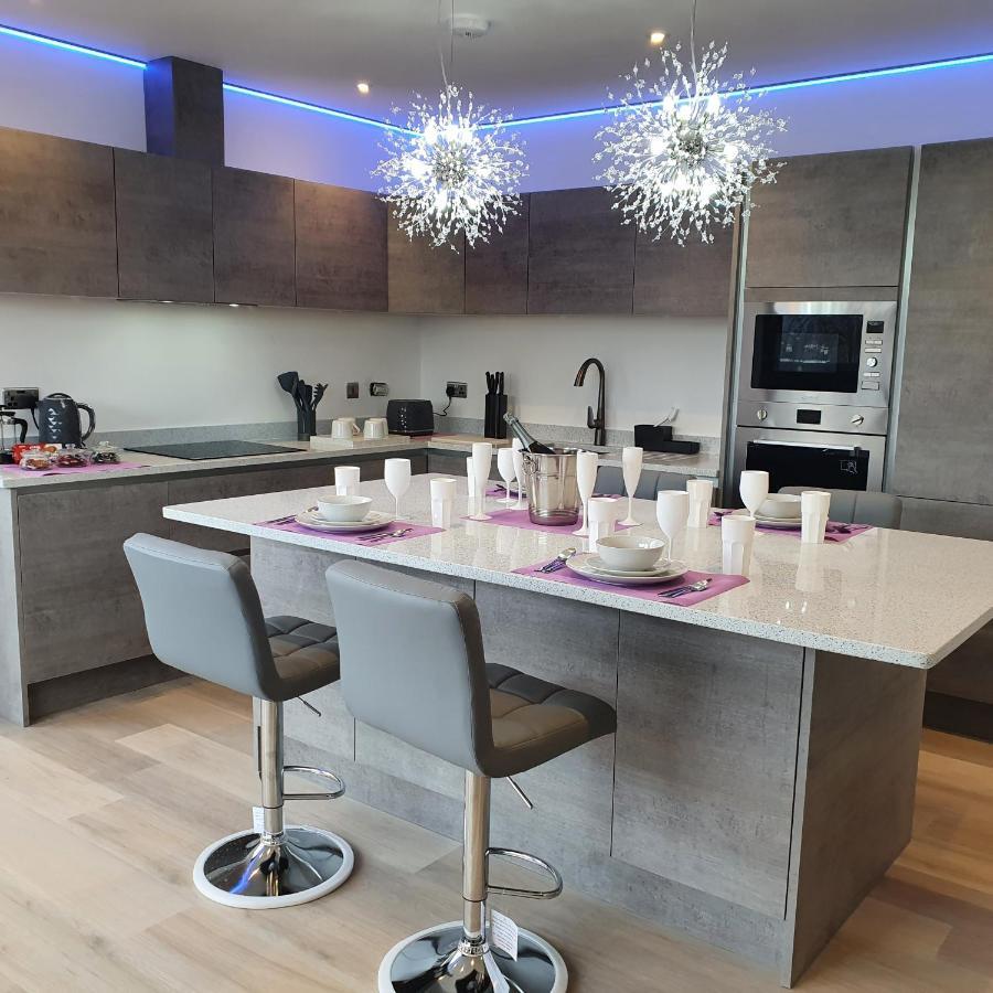 Central Penthouse With Hot Tub & Views 24 Cheltenham Exterior photo