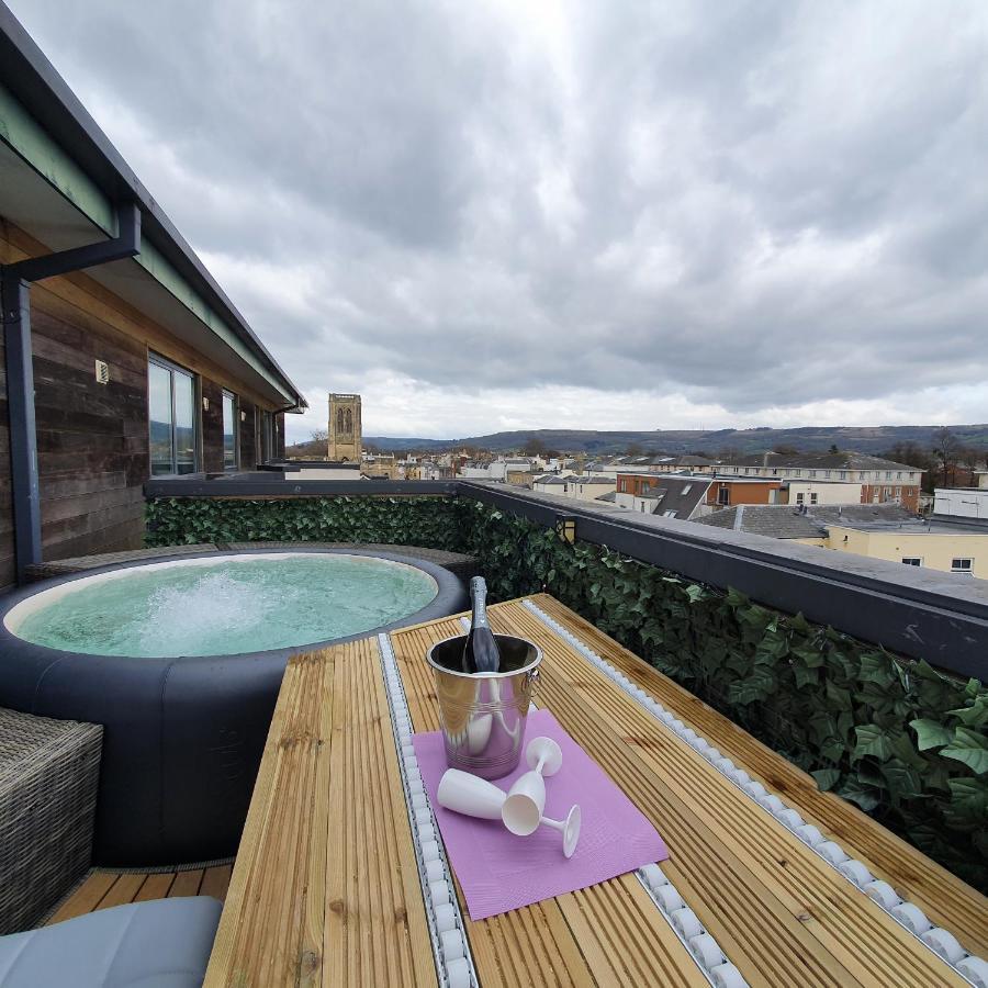 Central Penthouse With Hot Tub & Views 24 Cheltenham Exterior photo
