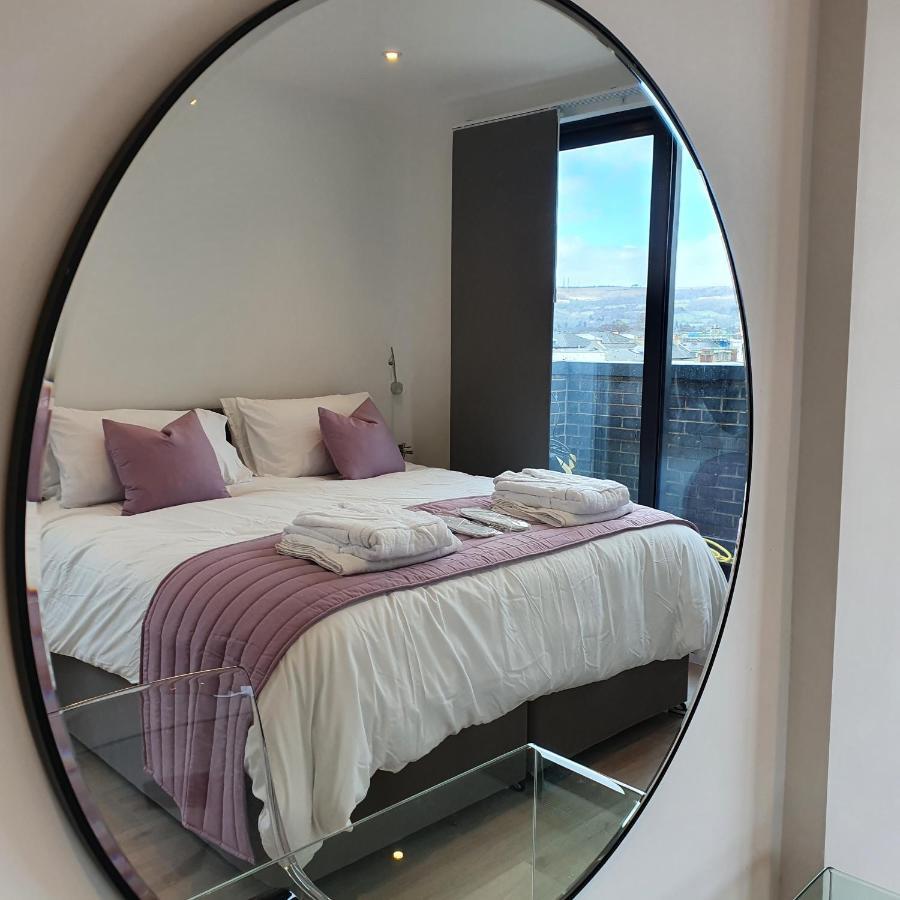 Central Penthouse With Hot Tub & Views 24 Cheltenham Exterior photo