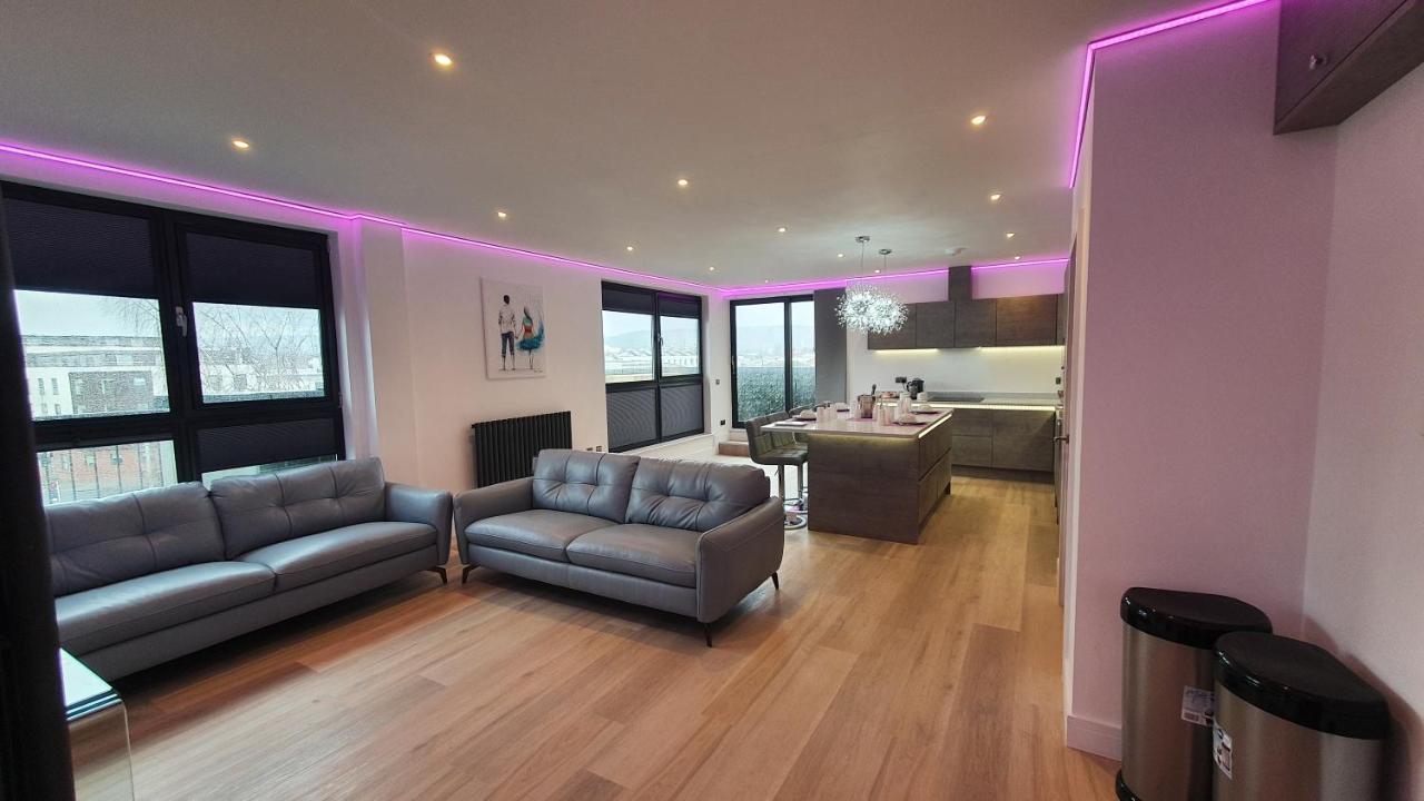 Central Penthouse With Hot Tub & Views 24 Cheltenham Exterior photo